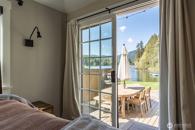 2 Greene Point Rd, Bellingham, WA 98229 - entryway with a water view