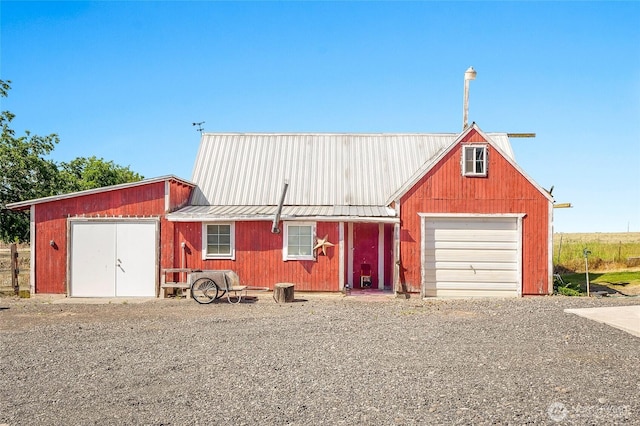 11801 Rd K NE, Moses Lake, WA 98837 - garage featuring gravel driveway