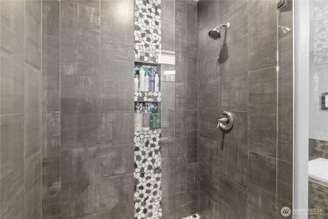207 Moon River Vw SW, Mattawa, WA 99349 - bathroom with a tile shower