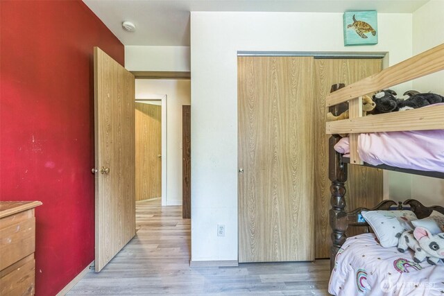 642 Sprague Valley Dr, Maple Falls, WA 98266 - bedroom featuring wood finished floors and a closet