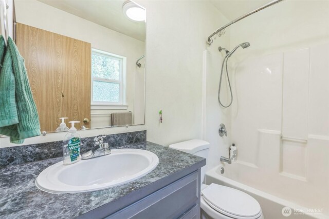642 Sprague Valley Dr, Maple Falls, WA 98266 - bathroom featuring toilet, washtub / shower combination, and vanity