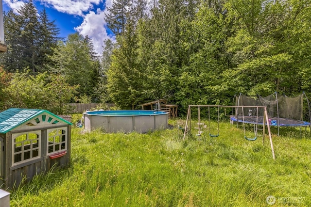 642 Sprague Valley Dr, Maple Falls, WA 98266 - view of yard with a trampoline