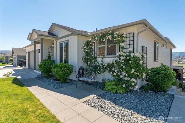 1080 Sunset Ln, Chelan, WA 98816 - view of front of house with an attached garage