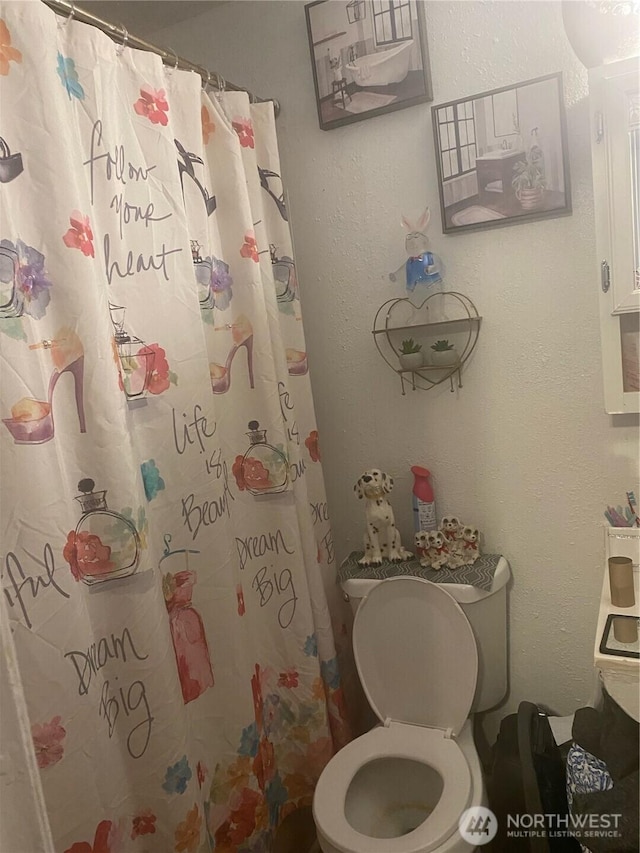 8040 Pacific Ave, Tacoma, WA 98408 - full bathroom featuring toilet and curtained shower