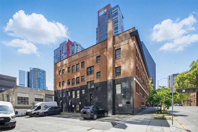 2132 5th Ave Unit 209, Seattle, WA 98121 - view of property with a view of city