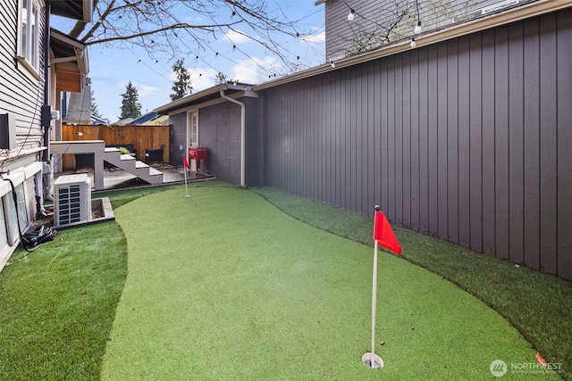 4642 Eastern Ave N, Seattle, WA 98103 - view of yard featuring a putting green
