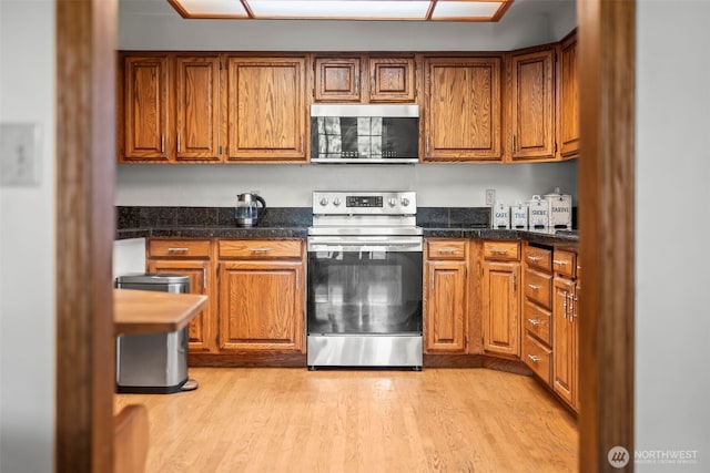 32232 7th Ave SW, Federal Way, WA 98023 - kitchen featuring appliances with stainless steel finishes, brown cabinets, and light wood finished floors
