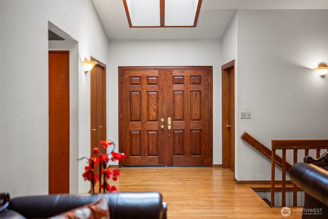 32232 7th Ave SW, Federal Way, WA 98023 - foyer entrance featuring wood finished floors
