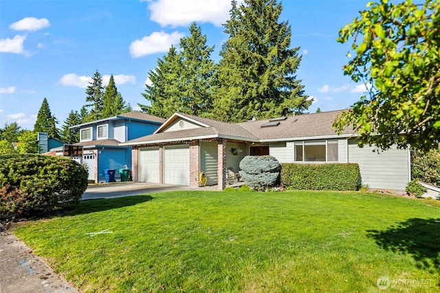 32232 7th Ave SW, Federal Way, WA 98023 - view of front facade featuring an attached garage and a front lawn