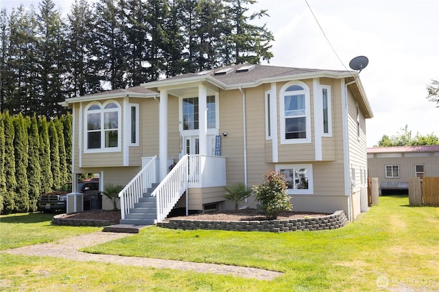 21266 Lafayette Rd, Sedro Woolley, WA 98284 - split foyer home featuring a front lawn