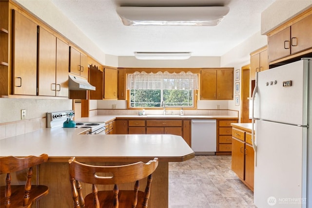 735 Coal Creek Rd, Chehalis, WA 98532 - kitchen featuring white appliances, a peninsula, light countertops, and a sink