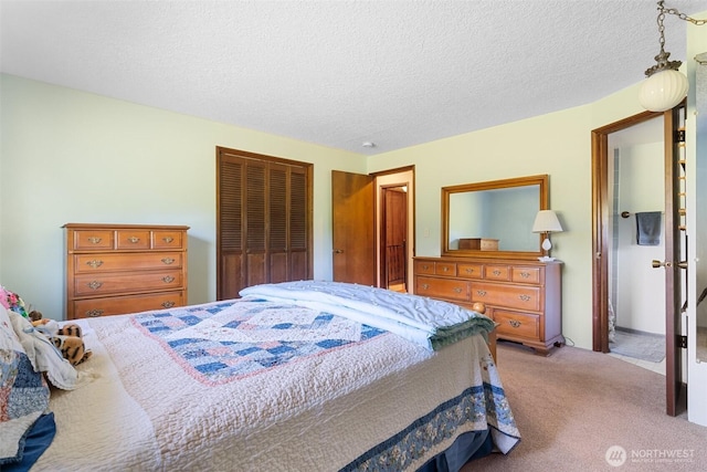735 Coal Creek Rd, Chehalis, WA 98532 - carpeted bedroom with a closet and a textured ceiling