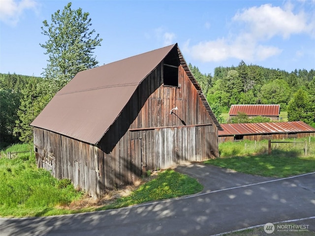 735 Coal Creek Rd, Chehalis, WA 98532 - view of barn featuring a forest view and driveway
