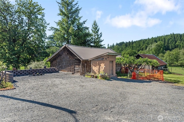 735 Coal Creek Rd, Chehalis, WA 98532 - view of front of house with metal roof and a view of trees