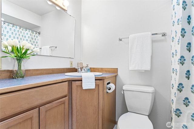 912 11th Unit 101, Bellingham, WA 98225 - full bathroom with vanity, toilet, and a shower with shower curtain