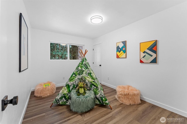 638 SW 299th Pl, Federal Way, WA 98023 - rec room featuring baseboards and wood finished floors