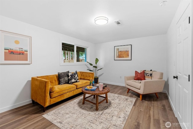 638 SW 299th Pl, Federal Way, WA 98023 - living room with wood finished floors
