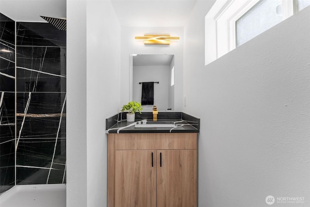 638 SW 299th Pl, Federal Way, WA 98023 - full bathroom with vanity and a tile shower