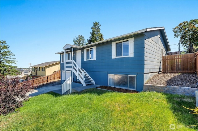 907 S Balsam St, Moses Lake, WA 98837 - back of property featuring stairs