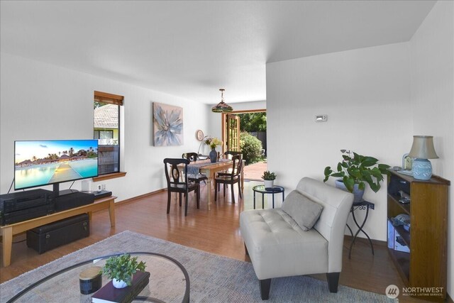 8929 48th Pl W, Mukilteo, WA 98275 - living area featuring wood finished floors and baseboards