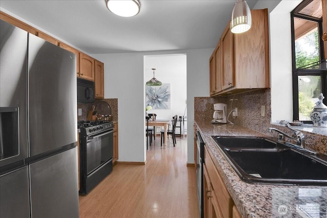 8929 48th Pl W, Mukilteo, WA 98275 - kitchen featuring black appliances, a sink, light wood finished floors, and decorative backsplash