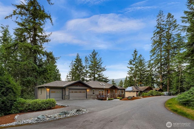 8 Southern Ct, Bellingham, WA 98229 - ranch-style house featuring an attached garage, driveway, and stone siding
