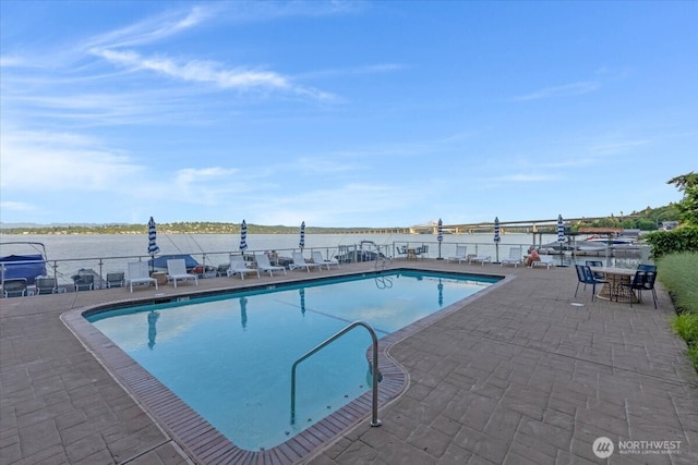720 Lakeside Ave S Unit 406, Seattle, WA 98144 - community pool with a patio and a water view