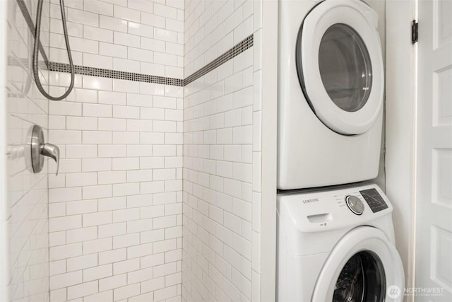3807 E Jefferson St, Seattle, WA 98122 - washroom featuring stacked washer and clothes dryer