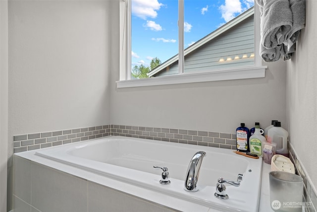 1116 NE 14th Way, Battle Ground, WA 98604 - bathroom featuring a bath