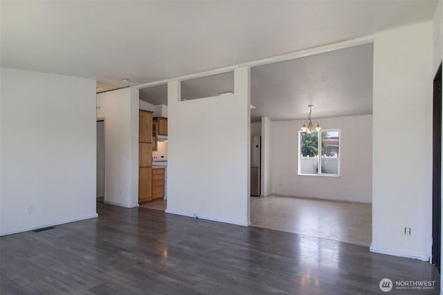 524 New Gate Dr, Prosser, WA 99350 - unfurnished living room featuring a chandelier, dark wood-type flooring, and baseboards