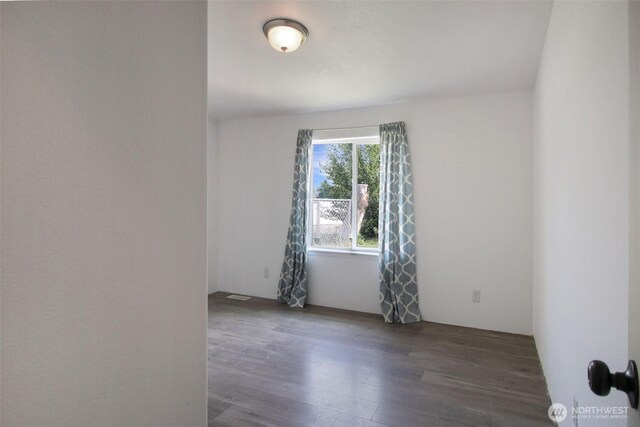 524 New Gate Dr, Prosser, WA 99350 - empty room with wood finished floors