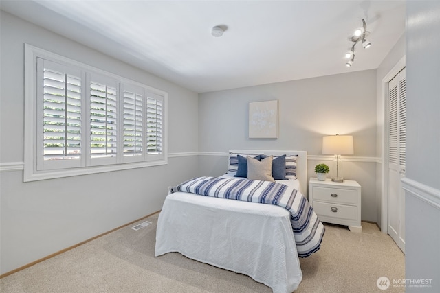 20520 NE 35th Pl, Sammamish, WA 98074 - bedroom featuring carpet flooring and a closet