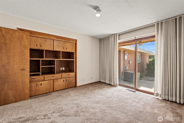 742 I St SW, Quincy, WA 98848 - unfurnished room featuring a textured ceiling and light colored carpet