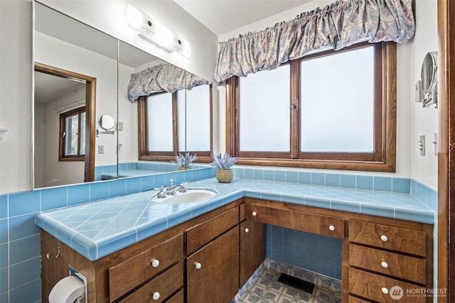 742 I St SW, Quincy, WA 98848 - bathroom featuring healthy amount of natural light and vanity
