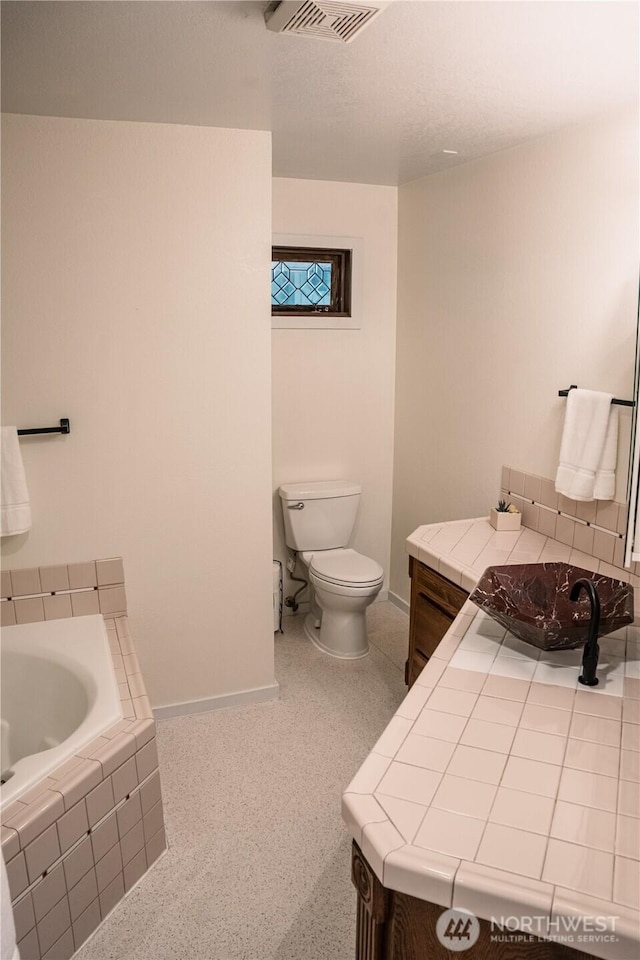 5363 Reese Hill Rd, Sumas, WA 98295 - full bath featuring baseboards, toilet, and a bath