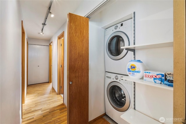 3907 SW 102nd St, Seattle, WA 98146 - laundry area with stacked washer / dryer, rail lighting, and light wood-style floors