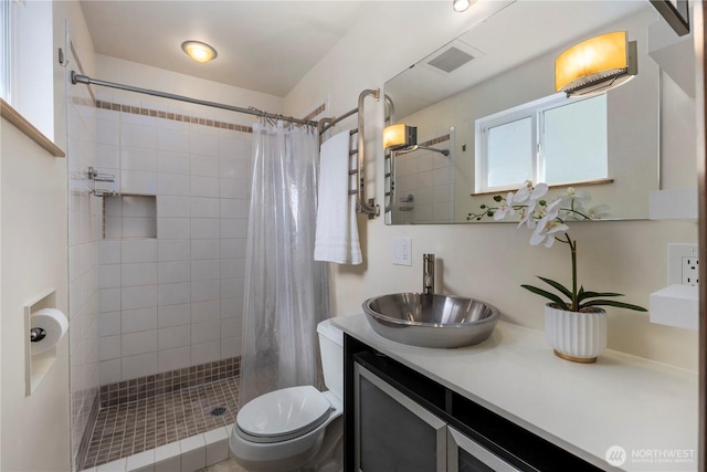 3907 SW 102nd St, Seattle, WA 98146 - full bath featuring vanity, tiled shower, and toilet