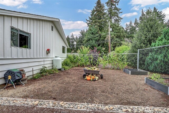 8402 57th Ave E, Puyallup, WA 98371 - view of yard with a vegetable garden