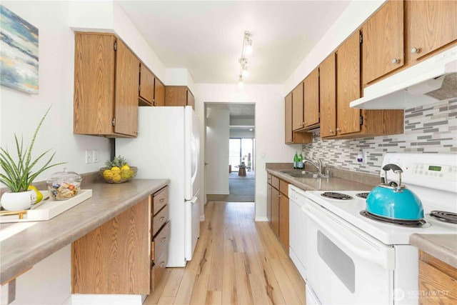 1755 W Sunn Fjord Ln Unit D65, Bremerton, WA 98312 - kitchen with white appliances, a sink, under cabinet range hood, brown cabinets, and decorative backsplash