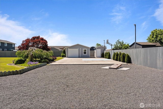 7690 Mcdougall Ave NE, Moses Lake, WA 98837 - view of front of house with a fenced backyard, a garage, and concrete driveway