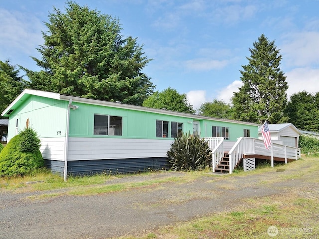 676 Copalis Ave NE, Ocean Shores, WA 98569 - manufactured / mobile home featuring a deck