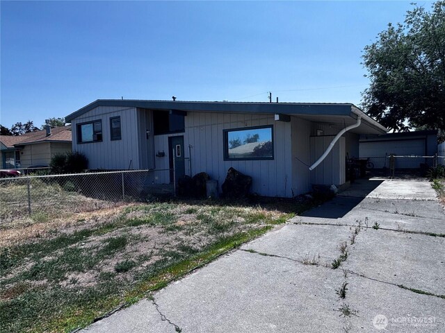 927 E Cherry Ave, Moses Lake, WA 98837 - photo 2