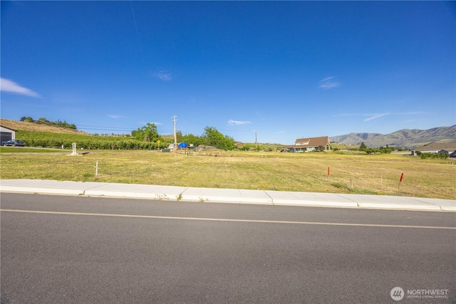 25 Sailing Hawk Ln, Manson, WA 98831