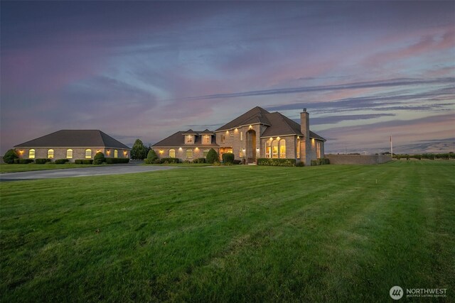 1702 Jb George Rd, Walla Walla, WA 99362 - view of front of property featuring a front yard and a chimney