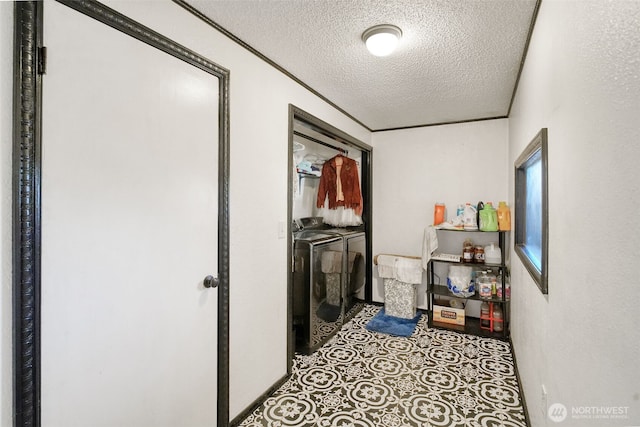 6965E E E, Tacoma, WA 98404 - laundry area featuring washer and dryer and a textured ceiling