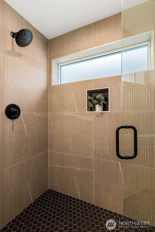 5613 43rd Ave NE, Seattle, WA 98105 - full bathroom with a tile shower