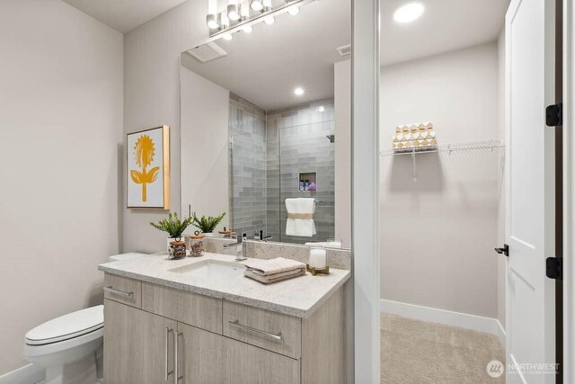 215 8th Ave W, Kirkland, WA 98033 - bathroom with vanity, tiled shower, toilet, a walk in closet, and recessed lighting