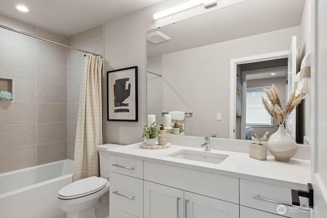 215 8th Ave W, Kirkland, WA 98033 - full bathroom featuring vanity, toilet, shower / tub combo, and recessed lighting