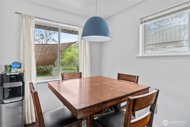 2838 SW 106th St, Seattle, WA 98146 - dining area with healthy amount of natural light