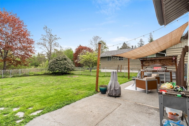 2838 SW 106th St, Seattle, WA 98146 - fenced backyard with a patio
